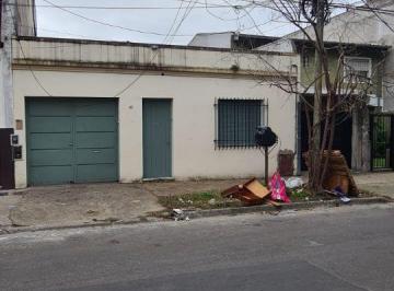 Casa de 4 ambientes, Tres de Febrero · Casa 4 Ambientes con Galpon