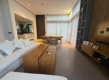 Casa · 210m² · 4 Dormitorios · Las Heras, Mendoza