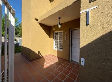 Casa · 70m² · 3 Ambientes · Alquiler en Complejo Cerrado en Arguello | Casa de 2 Dorms