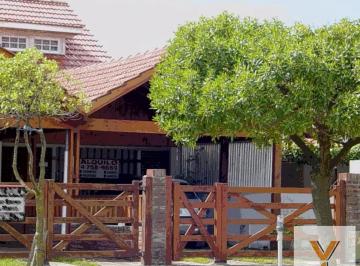 Casa · 120m² · 4 Ambientes · Casa en Alquiler Temporario - 3 Dorm. 2 Baños - Miramar