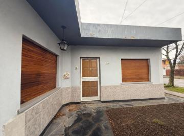 Casa · 80m² · 4 Ambientes · 1 Cochera · Casa en Italia 286