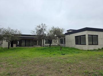 Casa · 400m² · 6 Ambientes · 2 Cocheras · Casa a Estrenar Estancia El Terrón 3 Dorm. y Escritorio