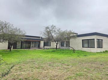 Casa · 400m² · 6 Ambientes · 2 Cocheras · Casa a Estrenar Estancia El Terrón 3 Dorm. y Escritorio