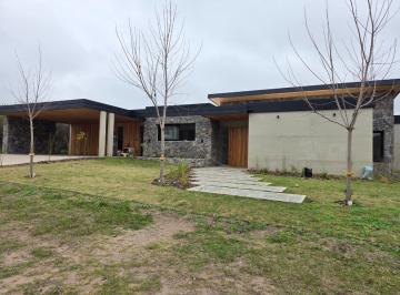 Casa · 400m² · 6 Ambientes · 2 Cocheras · Casa a Estrenar Estancia El Terrón 3 Dorm. y Escritorio