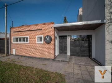 Casa · 120m² · 4 Ambientes · 4 Cocheras · Casa en Venta - 3 Dorm. 2 Baños - Cocheras - 500 m² - La Plata
