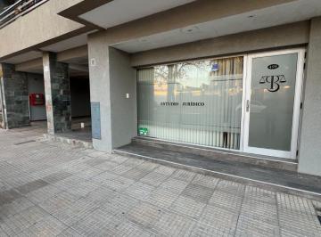 Local comercial · 40m² · Se Vende Local/oficina en Av Laprida Al 400 - Vt