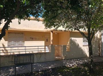 Casa · 158m² · 4 Ambientes · 1 Cochera · Casa en Venta a Reciclar 3 Dormis - Villa Amelia