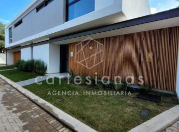 Casa · 250m² · 7 Ambientes · 2 Cocheras · Alquiler Casa en Housing Maremma B° La Carolina - Categoria