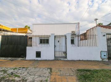 Casa · 85m² · 4 Ambientes · 1 Cochera · - Casa 4 Ambientes con Jardin y Patio - Oportunida