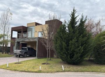 Casa de 5 ambientes, Esteban Echeverría · Hermosa Casa en Alquiler en Lagos de Canning