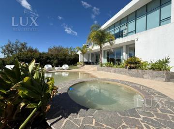 Casa · 360m² · 5 Ambientes · 4 Cocheras · Casa en Venta Al Lago y Al Golf, en El Barrio El Golf, Nordelta.