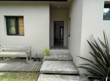 Casa · 98m² · 3 Ambientes · Alquiler Chalet 3 Ambientes en Bosque Peralta Ramos
