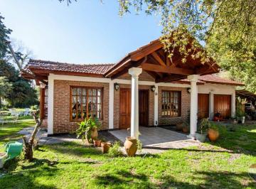 Casa · 220m² · 5 Ambientes · 2 Cocheras · Casa Quinta en Venta Apto Desarrollo La Plata