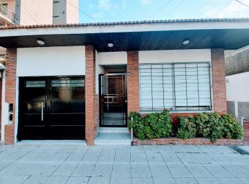 PH · 104m² · 3 Ambientes · 1 Cochera · Venta PH T/ Casa 3 Amb con Patio y Coch en Quilmes