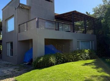 Casa · 929m² · 5 Ambientes · 4 Cocheras · Casa de 4 Dorm. con Vista Al Mar