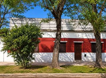 Casa · 351m² · 8 Ambientes · 1 Cochera · Casa en Venta con Buena Ubicacion y Gran Potencial