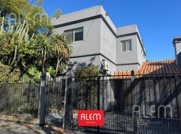 Casa · 213m² · 5 Ambientes · 2 Cocheras · Casa en Venta en Temperley