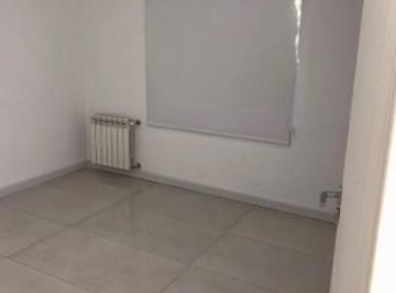 Casa · 169m² · 6 Ambientes · 2 Cocheras · Casa en Venta - 3 Dorm. 2 Baños - Pileta y Parrilla - 922 m² - Lujan