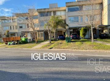 Casa · 130m² · 4 Ambientes · 1 Cochera · Triplex en Venta con Jardín en Portezuelo, Nordelta
