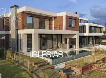 Casa · 384m² · 6 Ambientes · 5 Cocheras · Casa en Venta Al Río en El Yacht, Nordelta