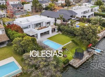 Casa · 441m² · 4 Ambientes · 6 Cocheras · Casa en Venta Al Lago en Los Castores, Nordelta