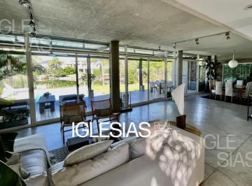 Casa · 240m² · 6 Ambientes · 6 Cocheras · Casa en Venta Al Lago en Las Glorietas, Nordelta
