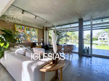 Casa · 240m² · 6 Ambientes · 6 Cocheras · Casa en Venta Al Lago, 3 Dorm. en Suite en Las Glorietas, Nordelta