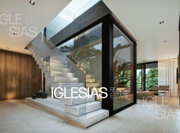 Casa · 320m² · 5 Ambientes · 4 Cocheras · Casa en Venta en Carpinchos, Nordelta