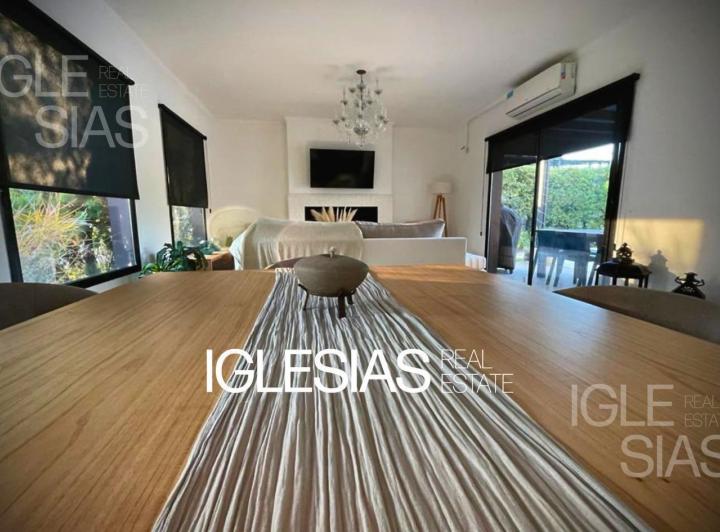Casa · 260m² · 4 Ambientes · 5 Cocheras