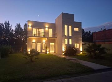 Casa de 5 ambientes, Esteban Echeverría · Casa en Venta en Lagos de Canning