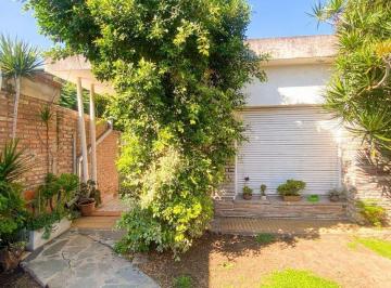 Casa · 80m² · 3 Ambientes · Casa en Venta con Fondo. Financiacion Directa