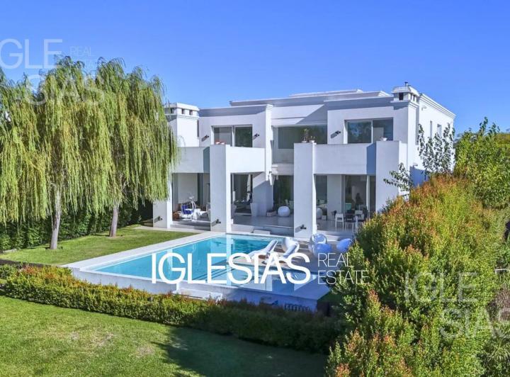 Casa · 469m² · 6 Ambientes · 3 Cocheras