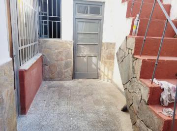 Casa · 40m² · 3 Ambientes · Proyecto de Inversión. Departamento de Pasillo a Reciclar en Barrio Lourdes.