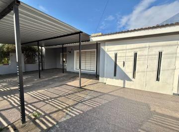 Casa de 6 ambientes, Córdoba · Casa a m de Av Fuerza Aérea | 2 Viviendas Independientes | Ideal Renta o Emprendimiento