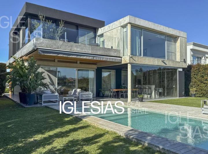 Casa · 309m² · 5 Ambientes · 2 Cocheras