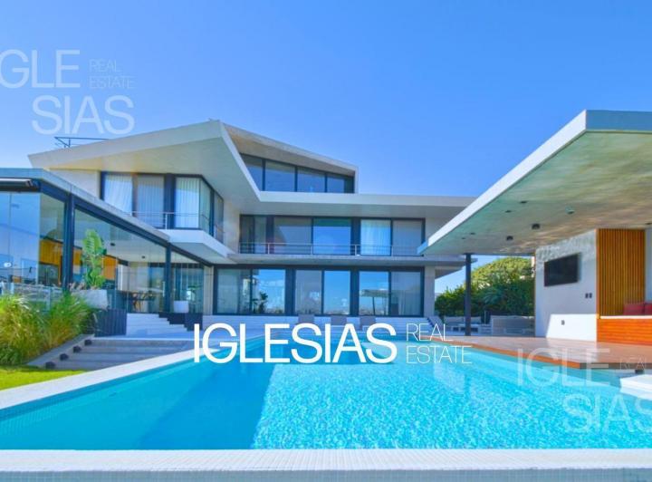 Casa · 1422m² · 8 Ambientes · 3 Cocheras