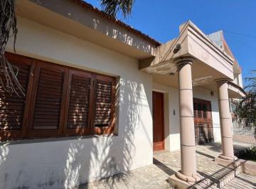 Casa · 242m² · 4 Ambientes · 3 Cocheras · Se Vende Casa 3 Dorm 3 Baños Maipu 2° Sección