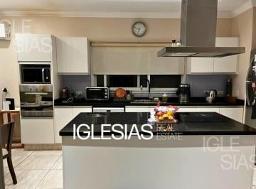 Casa · 235m² · 5 Ambientes · 2 Cocheras · Casa en Venta y Alquiler Amoblada en Las Tipas, Nordelta