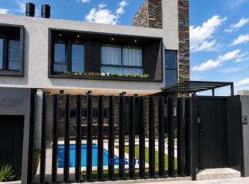 Casa · 137m² · 5 Ambientes · 1 Cochera · Duplex en Venta con Muy Buena Renta