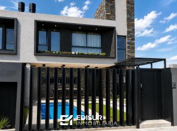 Casa · 137m² · 5 Ambientes · 1 Cochera · Duplex en Venta con Muy Buena Renta