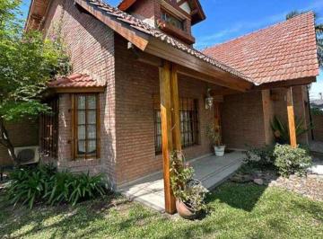 Casa de 4 ambientes, Tres de Febrero · Casa en Esquina de 326 m² con 3 Dorm. en Venta en Ciudad Jardín