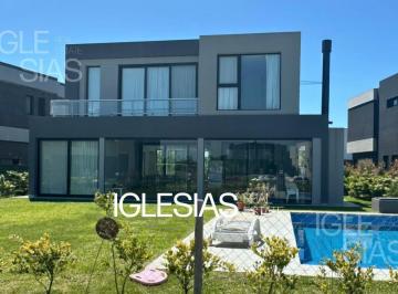 Casa · 259m² · 7 Ambientes · 2 Cocheras · Casa en Venta en Carpinchos, Nordelta