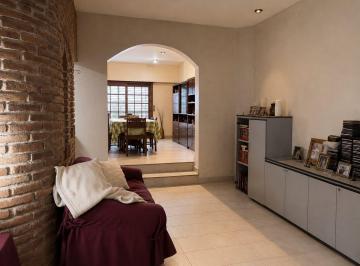 Casa · 182m² · 3 Ambientes · 1 Cochera · Casa en Monte Castro