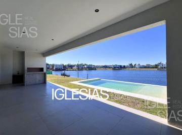 Casa · 270m² · 6 Ambientes · 3 Cocheras · Casa en Venta y Alquiler a La Laguna en Santa Ana, Villanueva