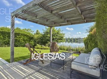 Casa · 260m² · 4 Ambientes · 2 Cocheras · Casa en Venta en San Agustín, Villanueva