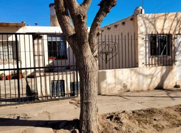 Casa · 140m² · 5 Ambientes · 1 Cochera · Casa Mas Depto. B° Roque Saenz Peña, Santa Lucia