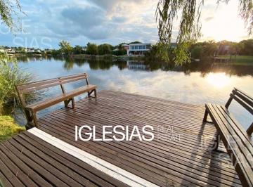 Casa · 230m² · 5 Ambientes · 2 Cocheras · Casa en Venta y Alquiler Al Lago en San Isidro Labrador, Villanueva