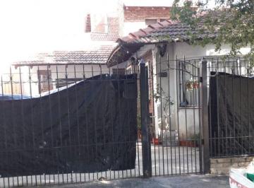 Casa de 1 ambiente, Almirante Brown · Casa Apta 2 Familias.
