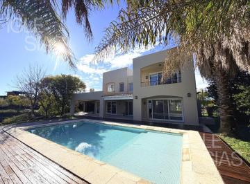 Casa · 312m² · 6 Ambientes · 1 Cochera · Casa en Alquiler Al Río en El Yacht, Nordelta