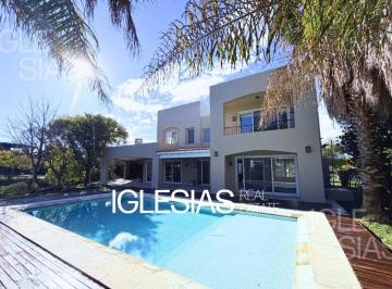 Casa · 312m² · 6 Ambientes · 1 Cochera · Casa en Alquiler Al Río en El Yacht, Nordelta
